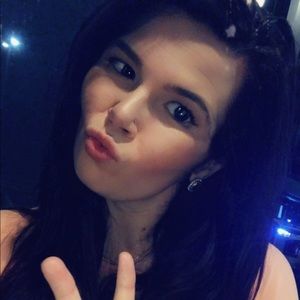 Meet your Posher, Kayla